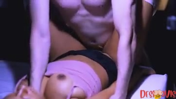 Cuñada y el compañero de la universidad de su hermana en el motel sencillo.