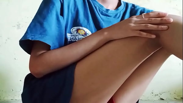 इंडियन कुंवारी लड़की ने दिखाया चूत में ऊँगली डाल कर